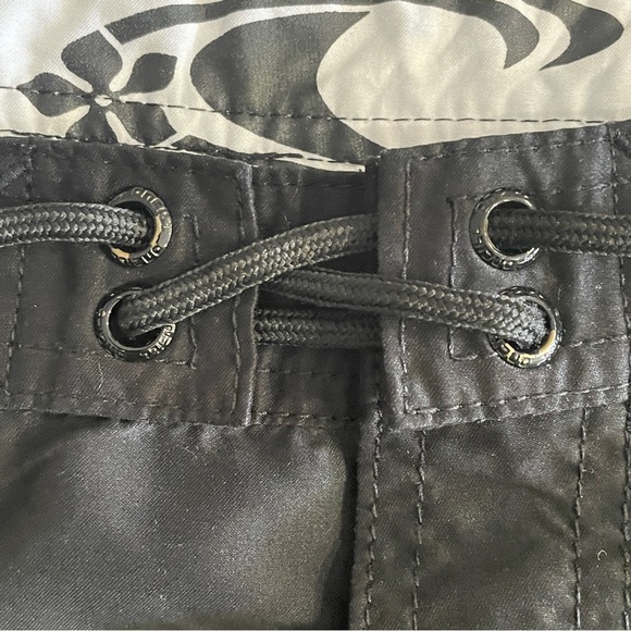 O’NEILL WOMEN’S BLACK BOARD SWIM SHORTS SIZE 7 - Picture 7 of 9